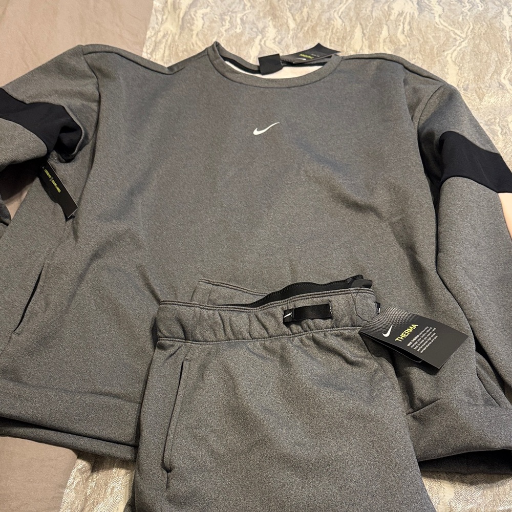 NWT Nike Charcoal and Black and pink Therma jogger set